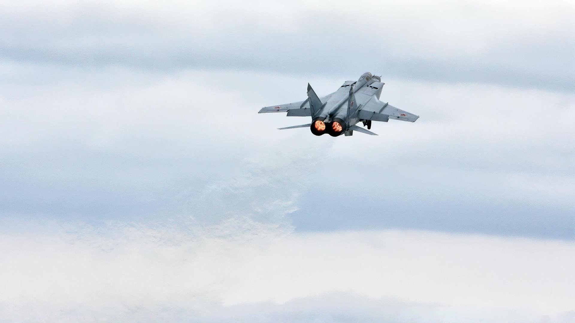 爱游戏官方网站-“德甲豪门先发制人，追逐积分冠军”，德甲榜首