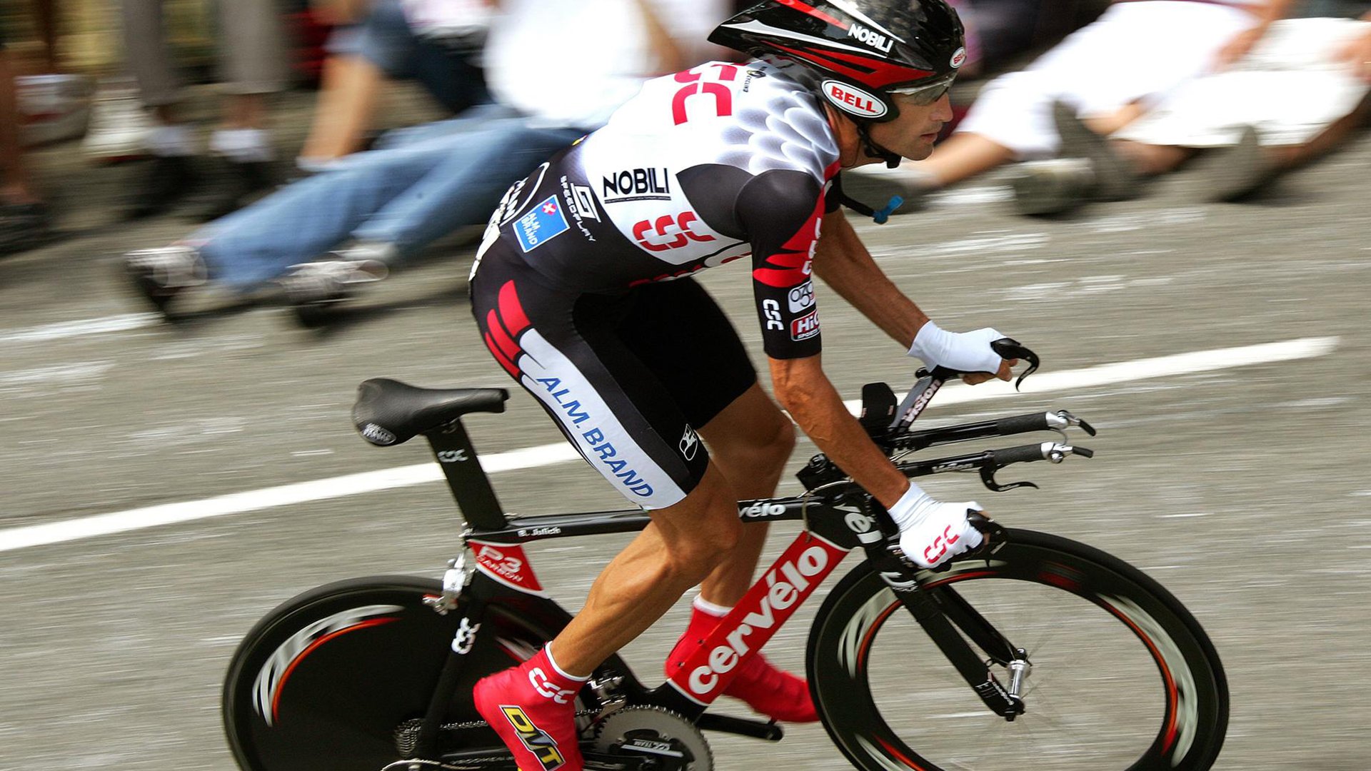 爱游戏官网-内部竞争激烈，阵容磨合需加强，内部竞争的例子